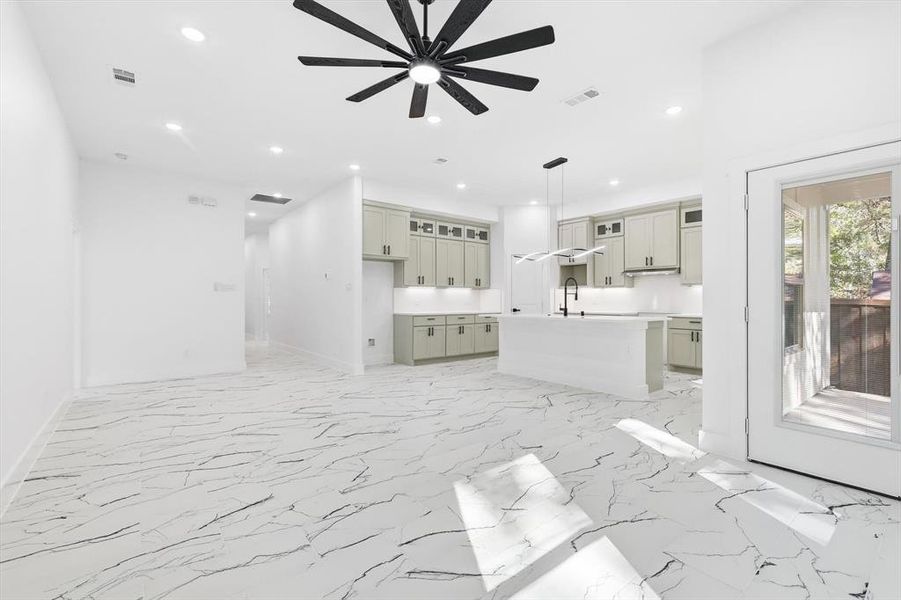 Spacious, unfurnished interior of a new home in , Gun Barrel City (Image 18).