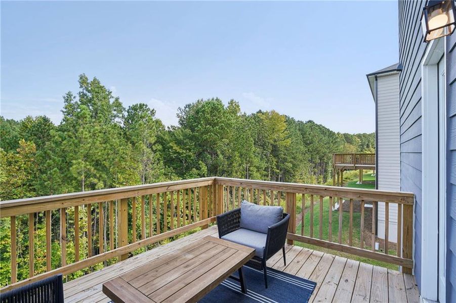 Exterior details and patio area of a home in Ivey Township, Dallas (Image 26).