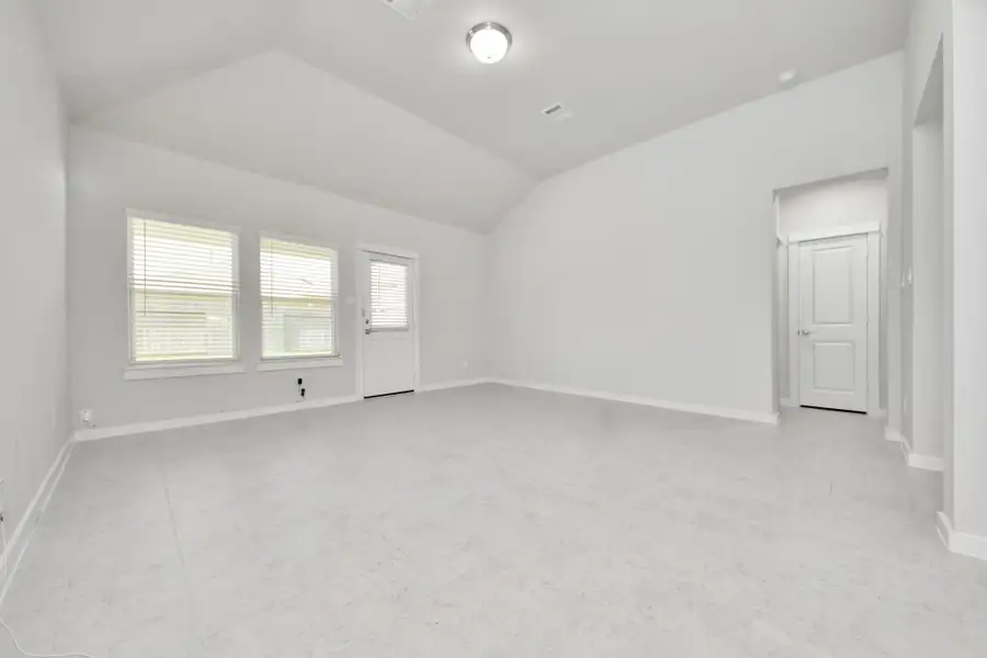 Spacious, unfurnished interior of a new home in Willow Trace, Spring (Image 33).