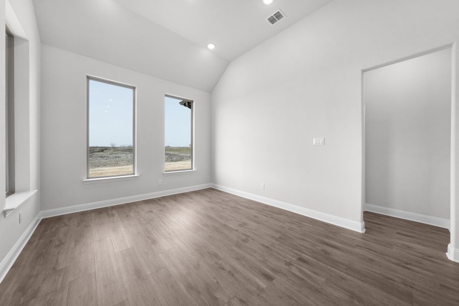 Spacious, unfurnished interior of a new home in Berkshire Estates, Mesquite (Image 20).