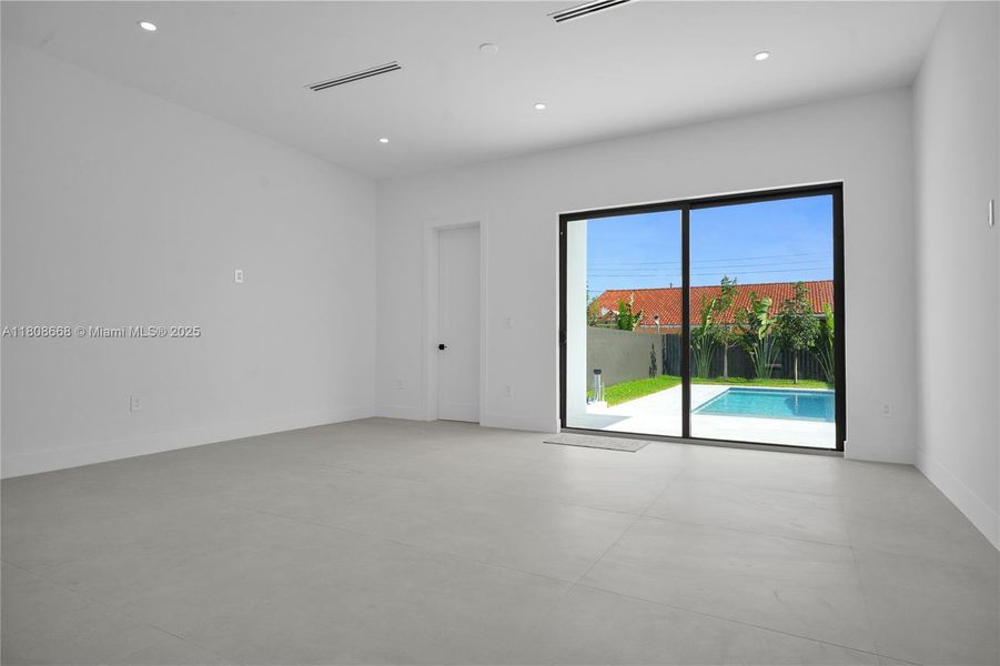 Spacious, unfurnished interior of a new home in , Miami (Image 24).