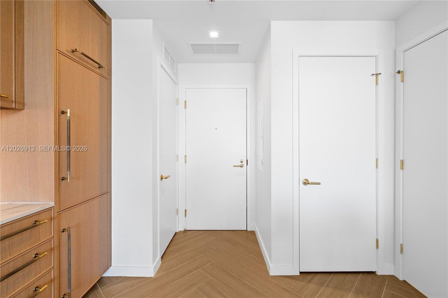 Spacious, unfurnished interior of a new home in , Miami (Image 21).