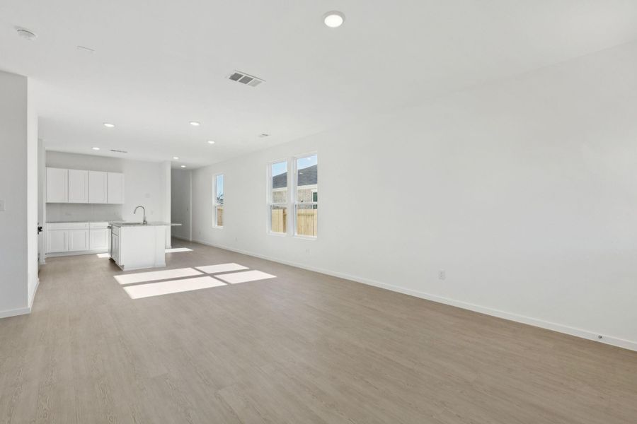 Spacious, unfurnished interior of a new home in Montgomery Bend, Montgomery (Image 15).