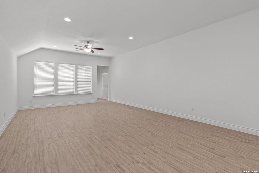 Spacious, unfurnished interior of a new home in Legacy at Lake Dunlap, New Braunfels (Image 17).