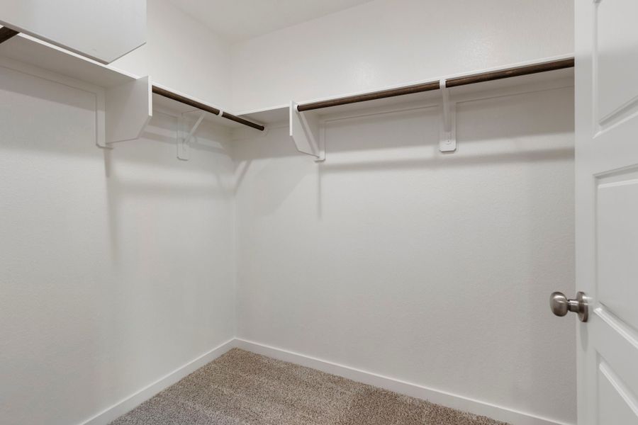 Spacious, unfurnished interior of a new home in Rockbridge East, Huntsville (Image 10).