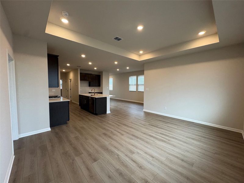 Spacious, unfurnished interior of a new home in Willow Springs, Buda (Image 14).