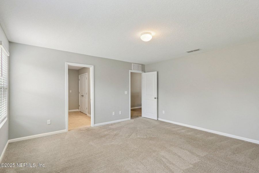 Spacious, unfurnished interior of a new home in , Jacksonville (Image 17).