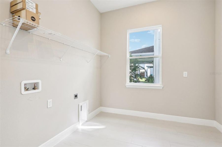 Spacious, unfurnished interior of a new home in Laureate Park, Orlando (Image 32).