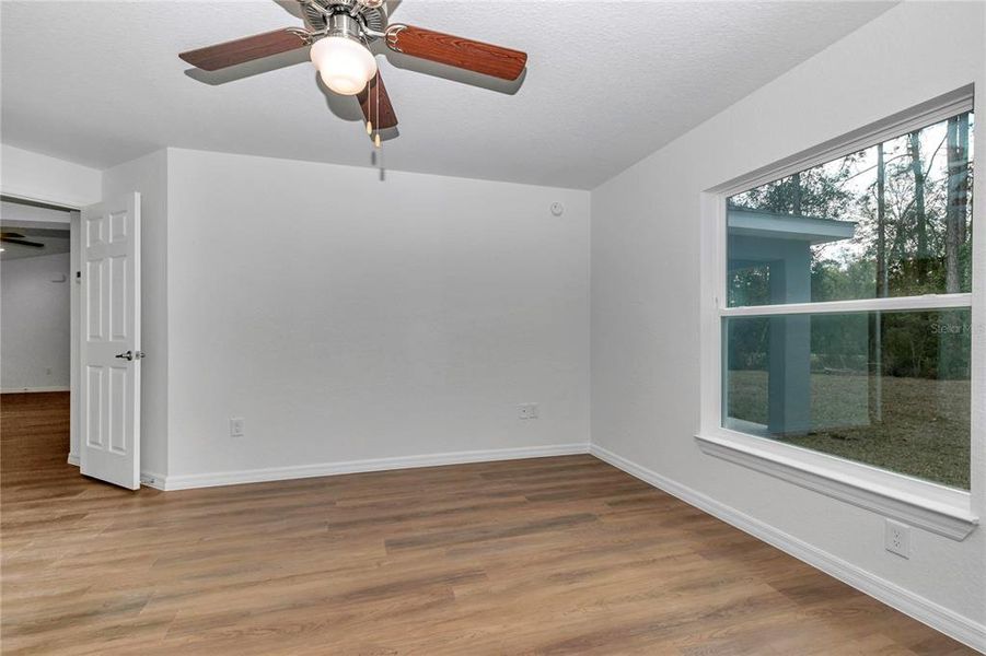 Spacious, unfurnished interior of a new home in , Dunnellon (Image 21).
