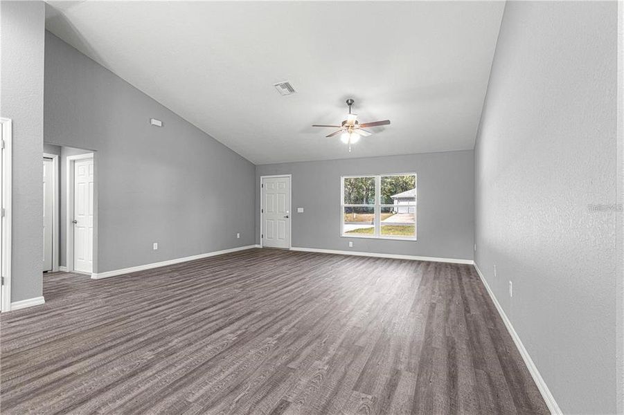 Spacious, unfurnished interior of a new home in , Belleview (Image 15).