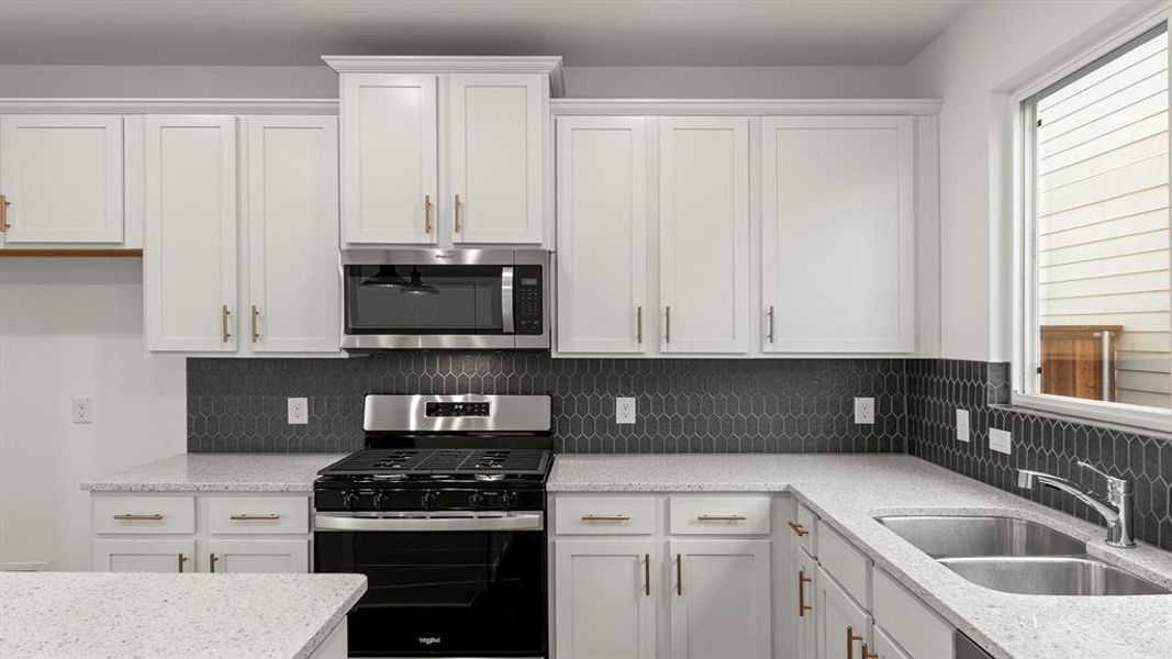 11. 2069 Bayfront - Kitchen (4)