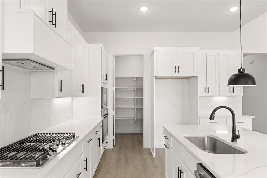 15. 1052 Bingham - Kitchen (3)