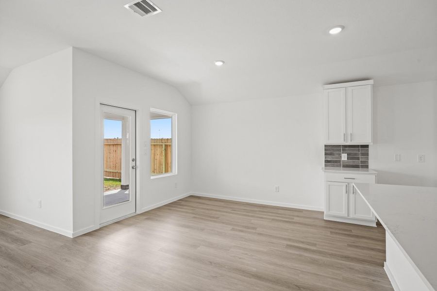 Spacious, unfurnished interior of a new home in Chapel Lakes, Montgomery (Image 14).