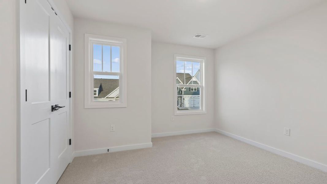 Spacious, unfurnished interior of a new home in Cottonwood Ridge, Piedmont (Image 33).