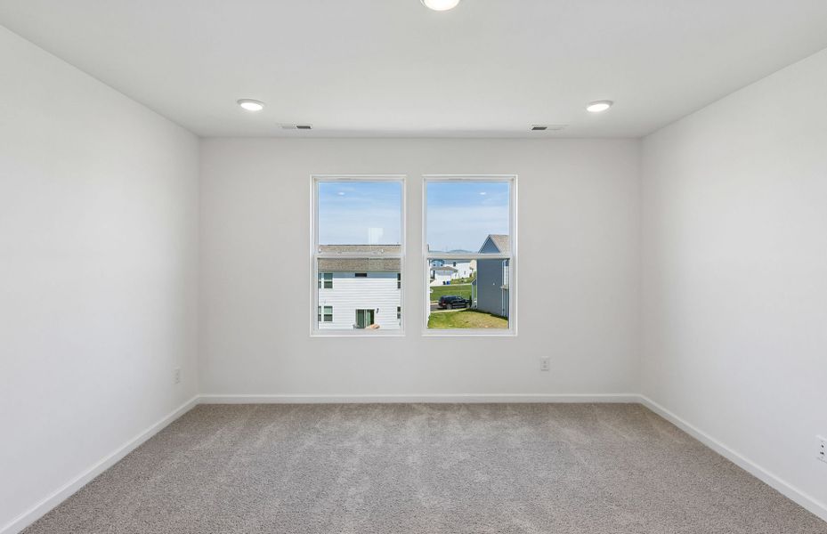 Spacious, unfurnished interior of a new home in Highlands of Carter's Station, Columbia (Image 13).