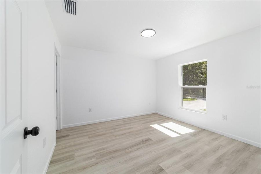 Spacious, unfurnished interior of a new home in , Ocala (Image 37).