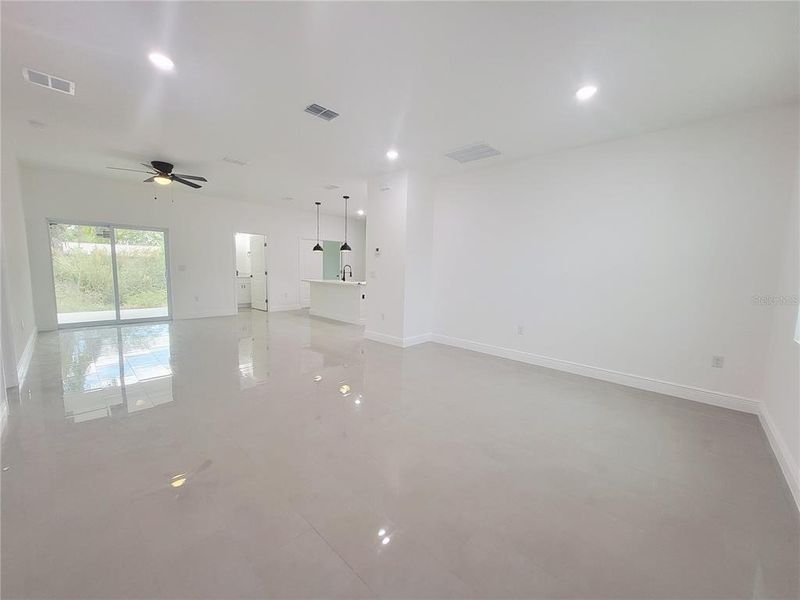 Spacious, unfurnished interior of a new home in , Palm Bay (Image 6).