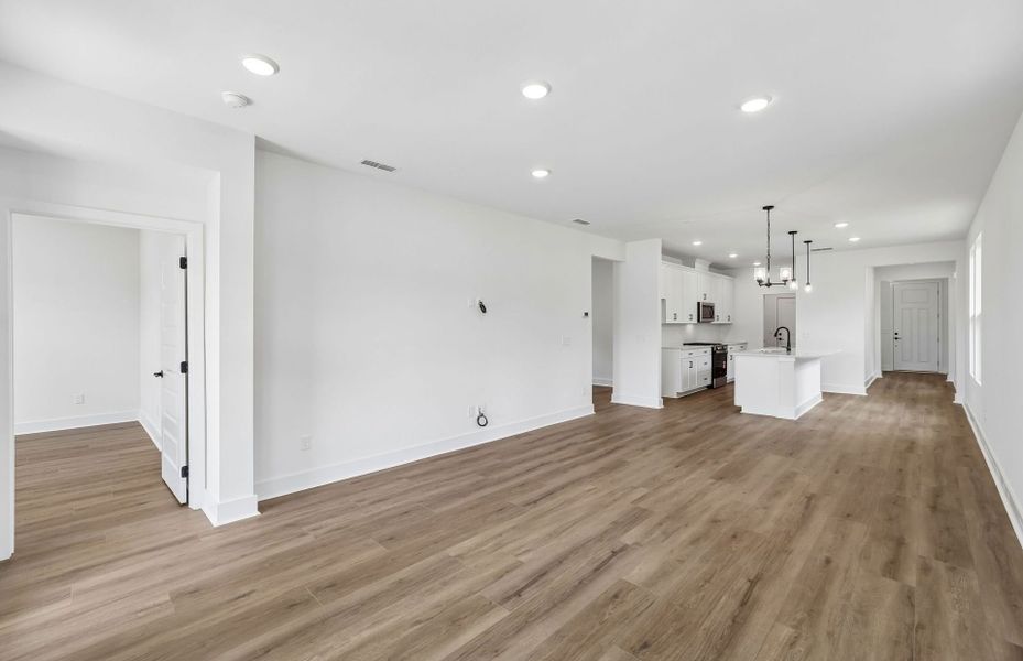 Spacious, unfurnished interior of a new home in Del Webb Barton Village, Lebanon (Image 37).