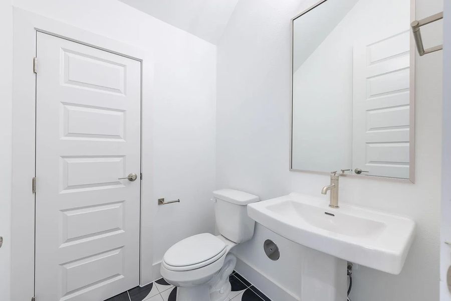 Lynmar II D Half Bath Lynmar II D Half Bath