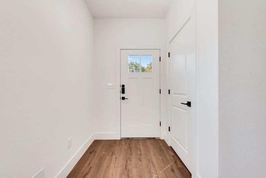 Spacious, unfurnished interior of a new home in , Bonham (Image 10).