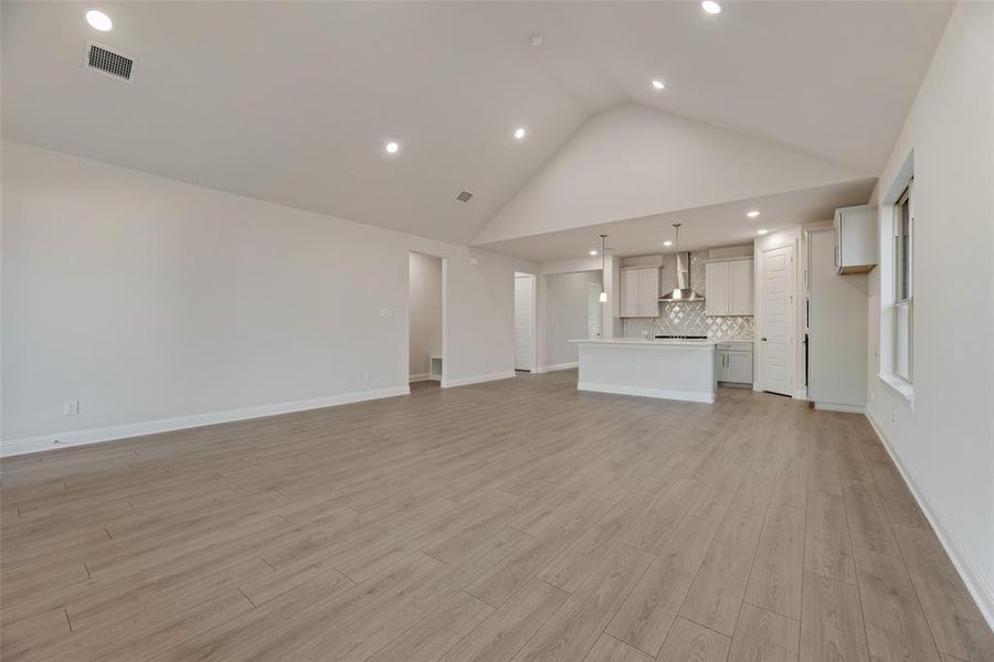 Spacious, unfurnished interior of a new home in Villages of Creekwood, Frisco (Image 30).