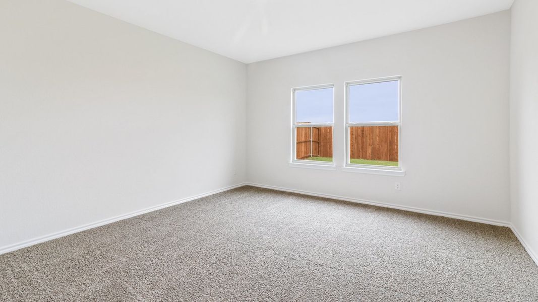 Spacious, unfurnished interior of a new home in Saddlebrook, Waxahachie (Image 10).