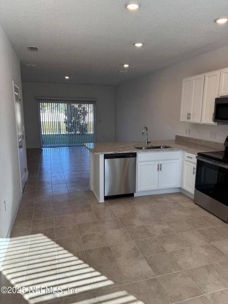 Spacious, unfurnished interior of a new home in Sabal Terrace, Jacksonville (Image 27).