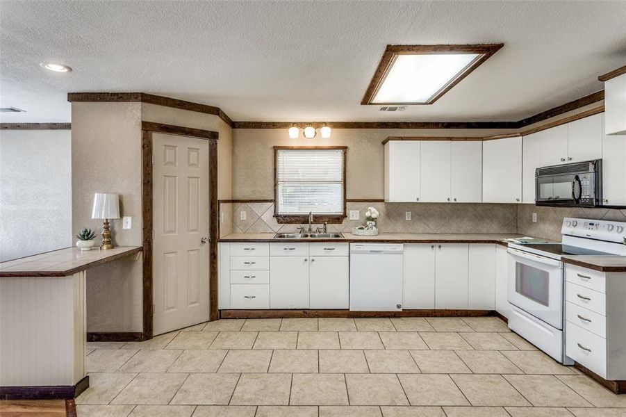 Furnished interior view inside a new home in , Azle (Image 7).