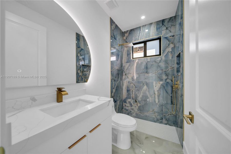 Furnished interior view inside a new home in , Cape Coral (Image 9).