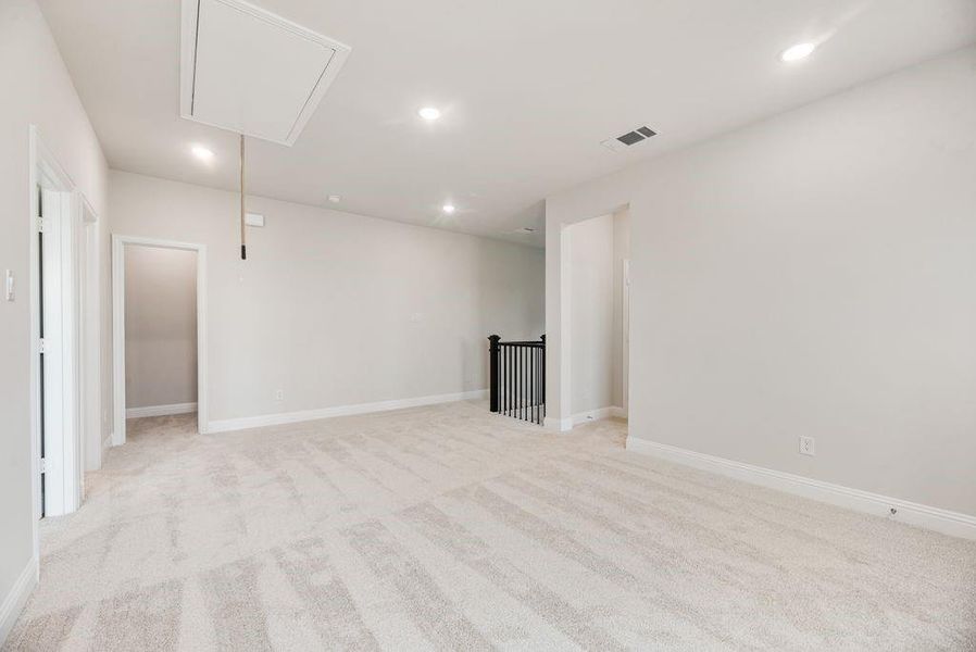 Spacious, unfurnished interior of a new home in Bayside, Rowlett (Image 28).