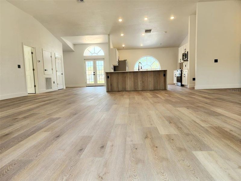 Spacious, unfurnished interior of a new home in , Spring Hill (Image 29).