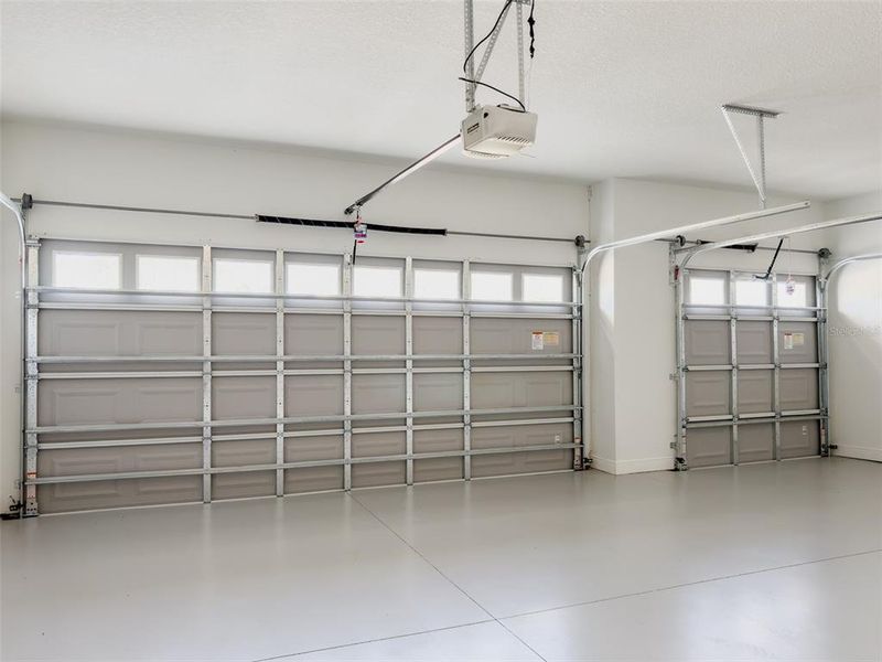 Spacious, unfurnished interior of a new home in , Leesburg (Image 24).