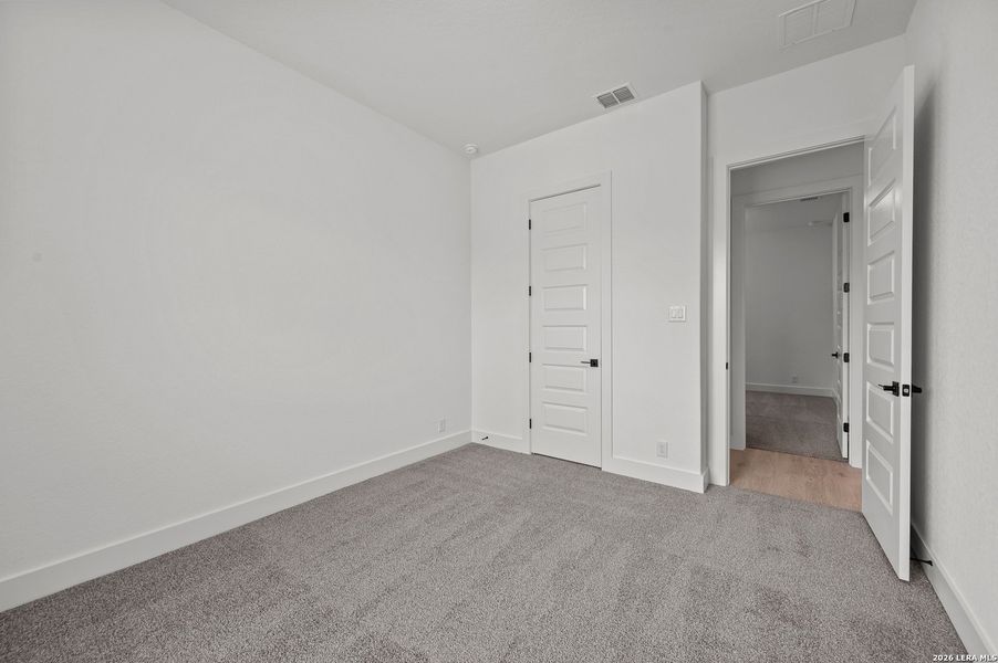 Spacious, unfurnished interior of a new home in Mesa Western, Cibolo (Image 28).