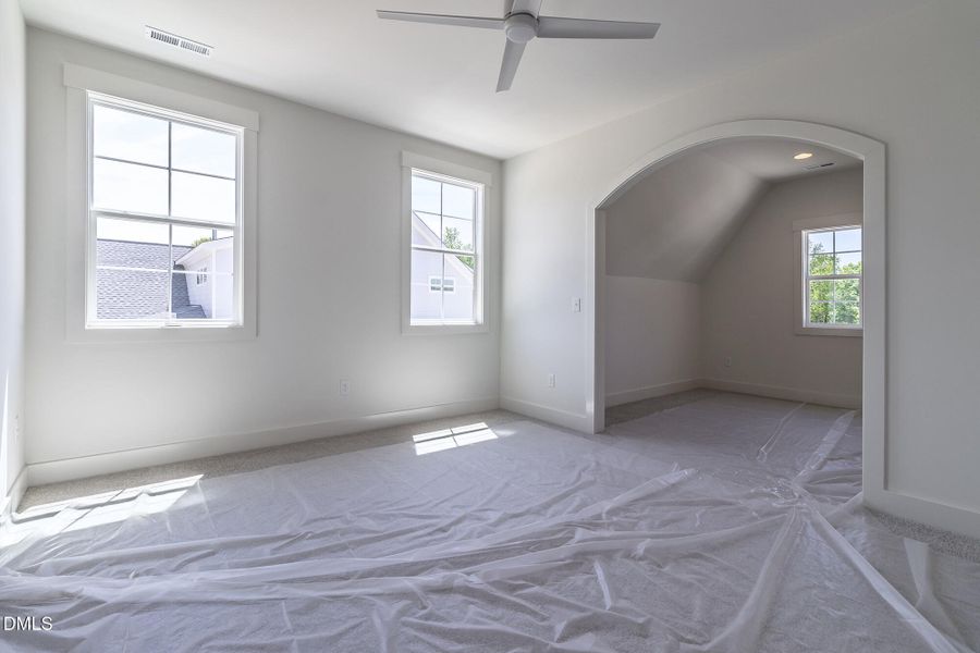 300_MEADOW_WALK_DR_INTERIOR_55