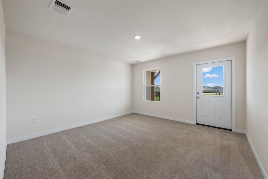 Spacious, unfurnished interior of a new home in Rolling Glen, Hutto (Image 29).