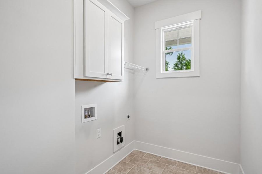 Spacious, unfurnished interior of a new home in Arden on Lanier, Cumming (Image 19).
