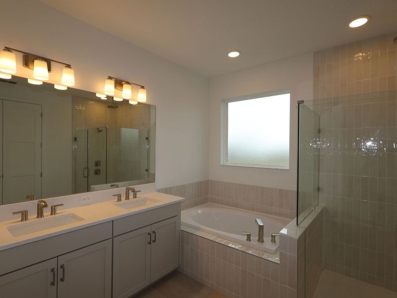 Owner's Bathroom Owner's Bathroom