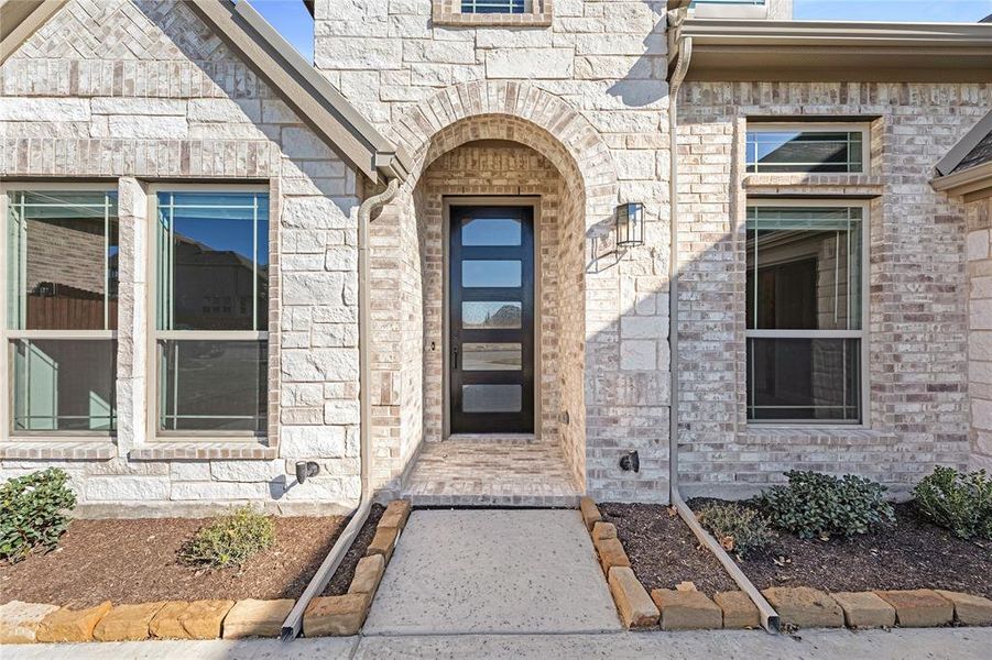 Exterior details and patio area of a home in Villages of Walnut Grove, Midlothian (Image 22).