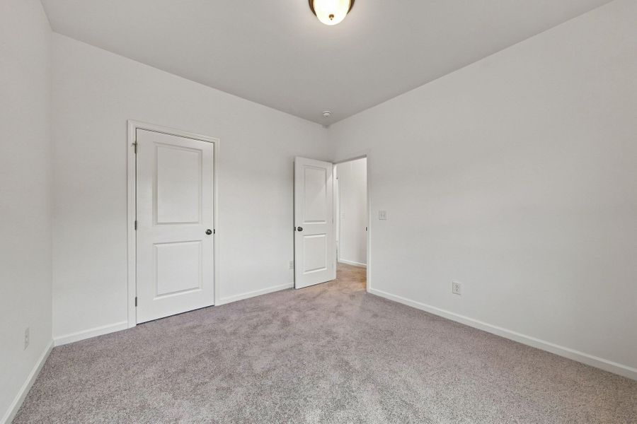 Spacious, unfurnished interior of a new home in The Oaks, Clarksville (Image 26).