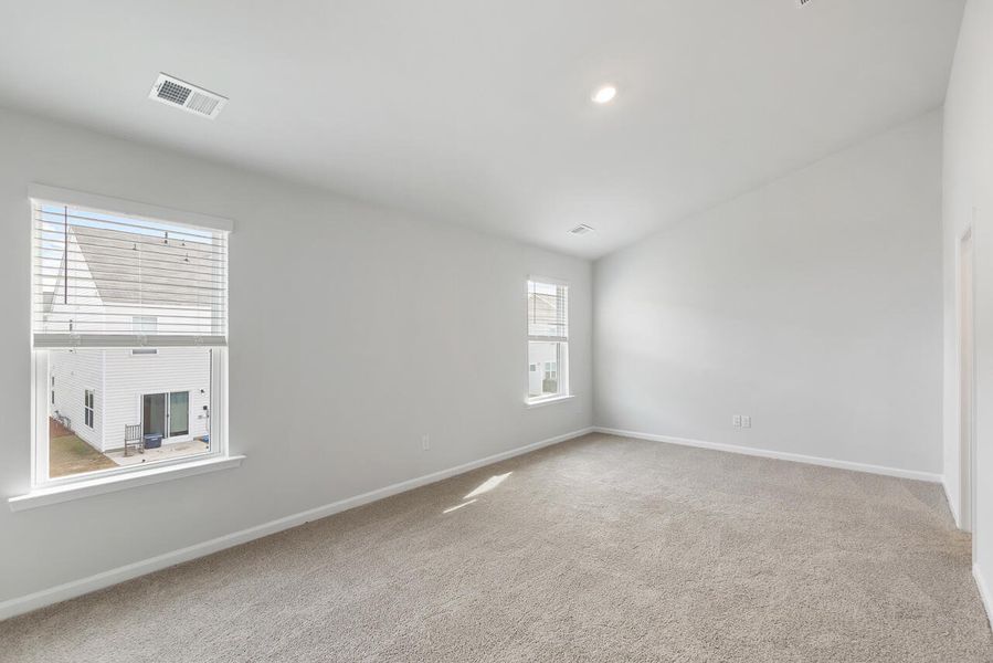 Spacious, unfurnished interior of a new home in Carolina Groves, Moncks Corner (Image 15).