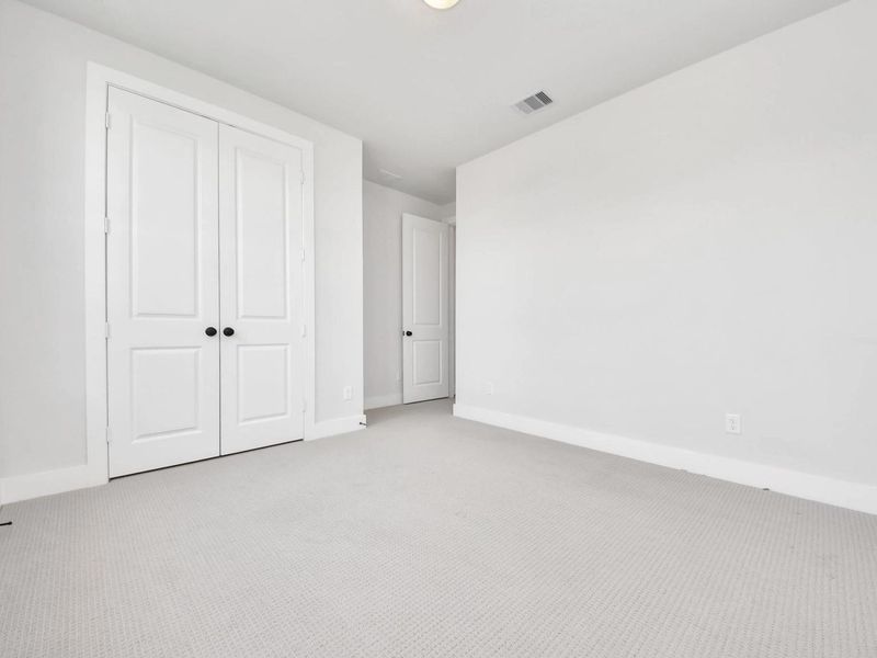 Spacious, unfurnished interior of a new home in Lago Mar, Texas City (Image 23).