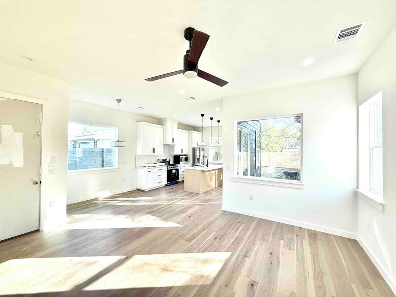 Spacious, unfurnished interior of a new home in , Austin (Image 9).