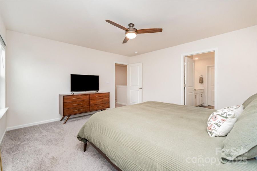 Furnished interior view inside a new home in , Dallas (Image 19). Furnished interior view inside a new home in , Dallas (Image 19).