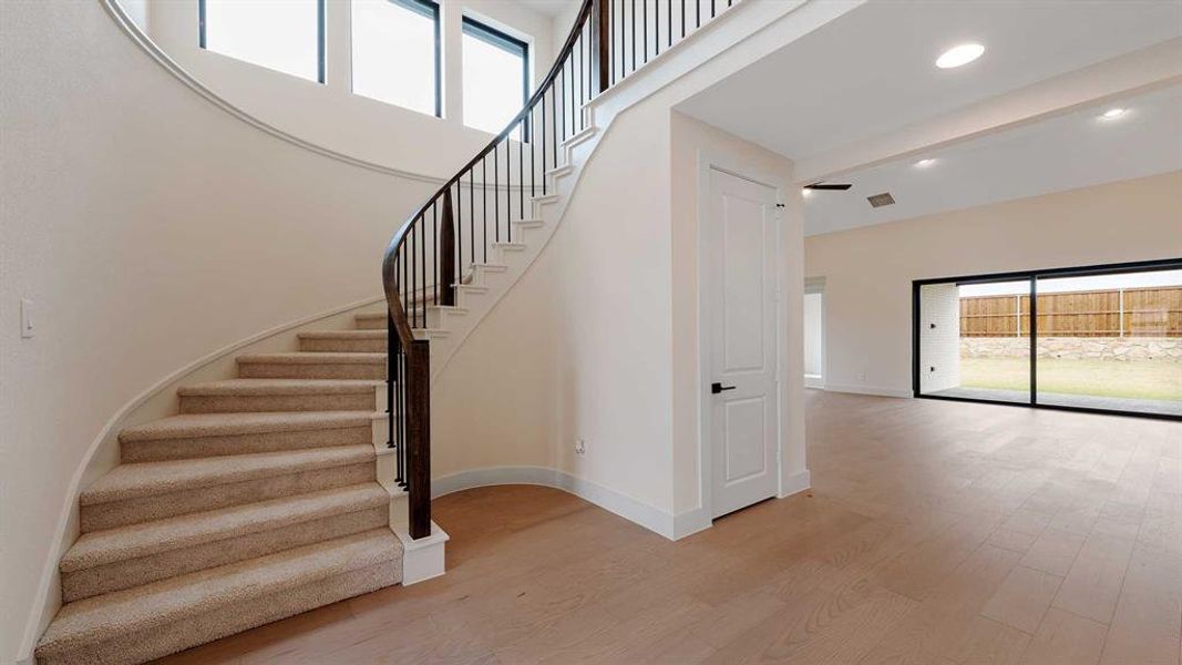 Spacious, unfurnished interior of a new home in Terraces, Rockwall (Image 23).