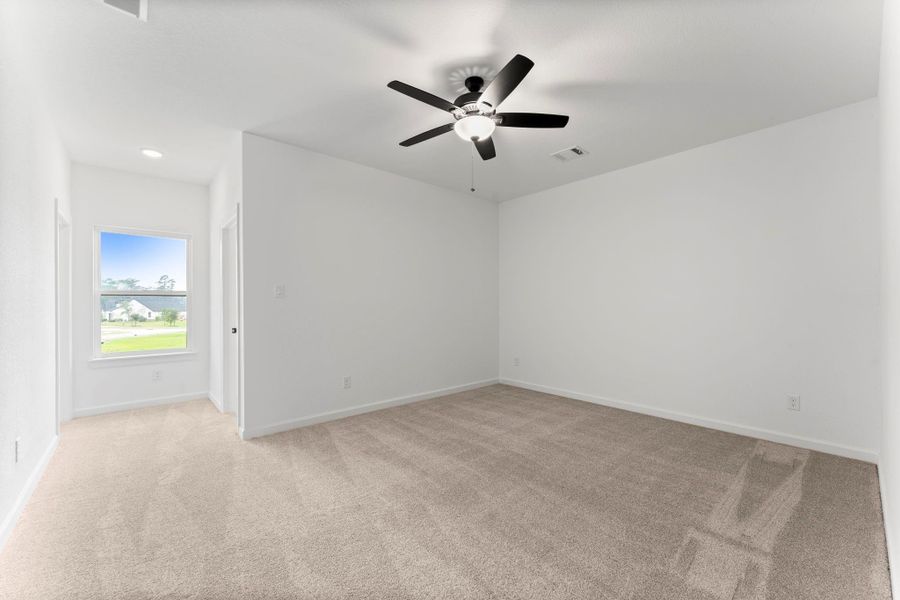 Spacious, unfurnished interior of a new home in , Tomball (Image 31).