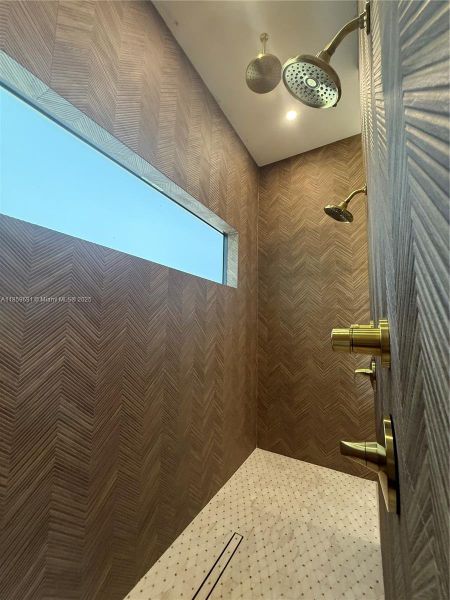 Image 82 of a home in .