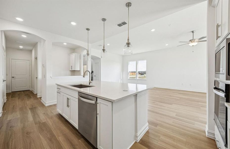 Eat-in island kitchen Eat-in island kitchen