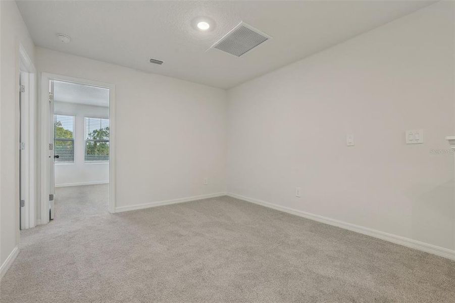 Spacious, unfurnished interior of a new home in Bradford Park, Ormond Beach (Image 31).