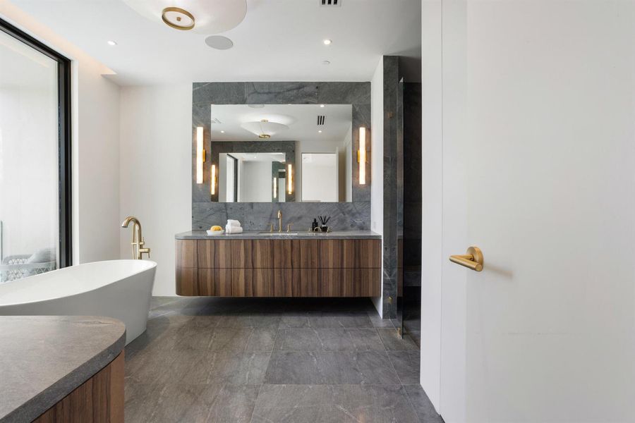 Primar Bathroom