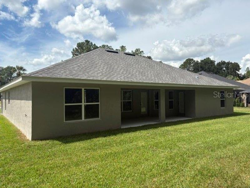 Exterior details and patio area of a home in Juliette Falls, Dunnellon (Image 3).